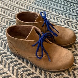 Kid’s Ugg Reilly boots (size 2)